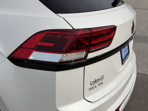 Certified 2023 Volkswagen Atlas Cross Sport SEL R-Line AWD/4WD image 8