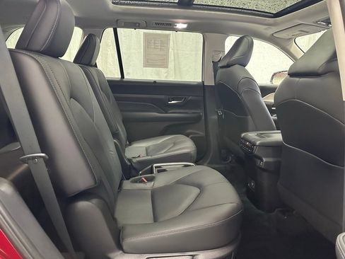 Used 2025 Toyota Grand Highlander Limited image 59