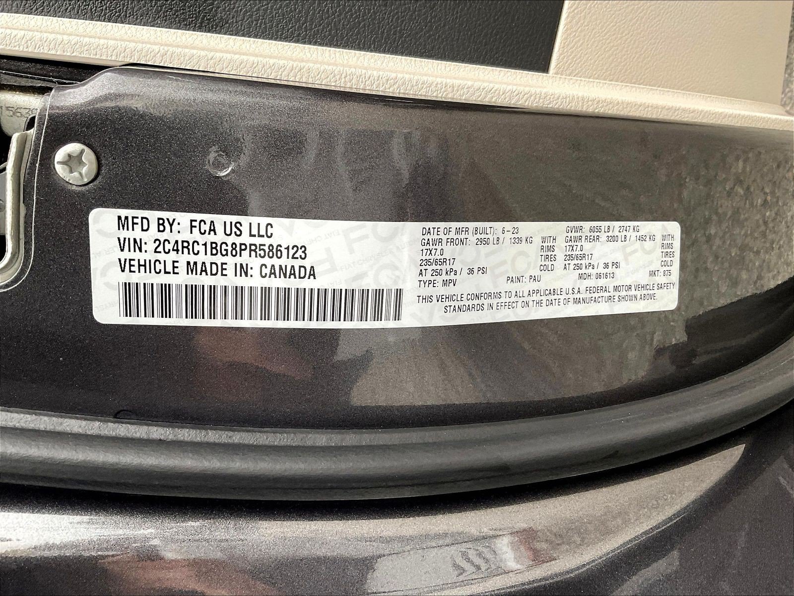 Used 2023 Chrysler Pacifica Touring-L FWD image 18