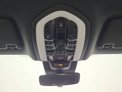 Certified 2025 Porsche Macan image 24