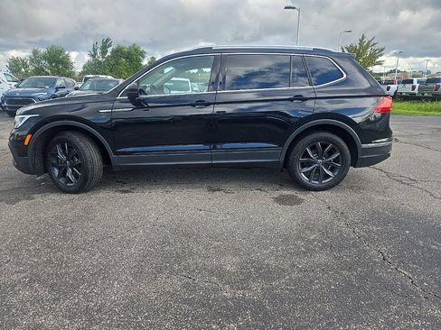 Used 2024 Volkswagen Tiguan SE AWD/4WD image 2