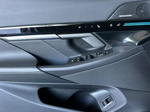 Used 2025 BMW 530i xDrive image 10