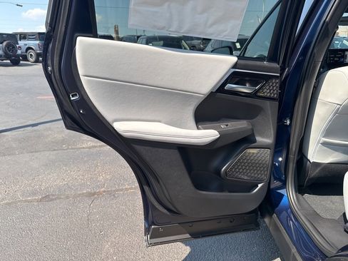 New 2025 Mitsubishi Outlander SE image 39