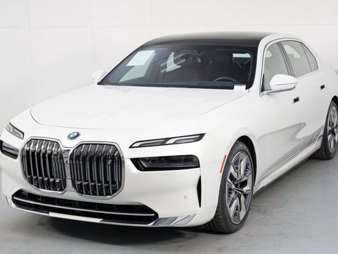 Used 2023 BMW i7 xDrive60 AWD/4WD image 56