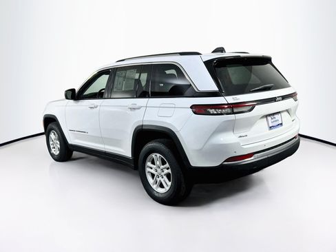 Used 2023 Jeep Grand Cherokee Laredo AWD/4WD image 7