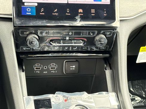 New 2025 Jeep Grand Cherokee Limited w/ Black Appearance Package image 14