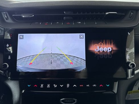 New 2026 Jeep Grand Cherokee Altitude image 17