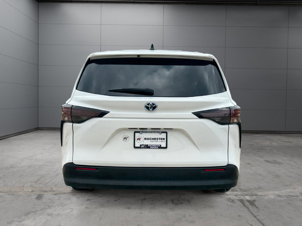 Used 2023 Toyota Sienna LE AWD/4WD image 4