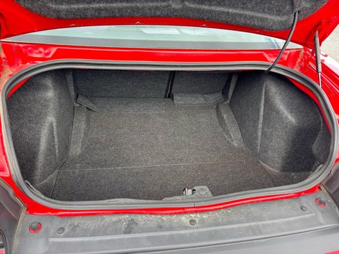 Used 2018 Dodge Challenger SXT RWD image 9