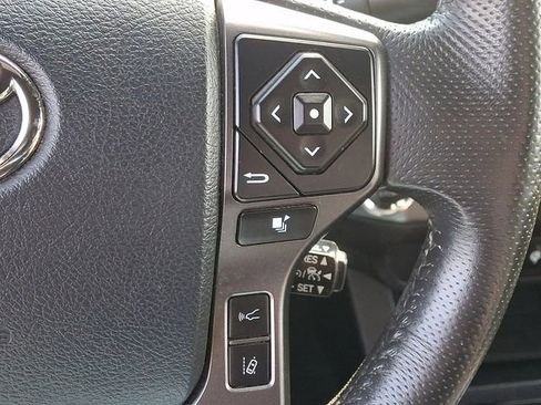 Used 2018 Toyota Tacoma TRD Off-Road image 21