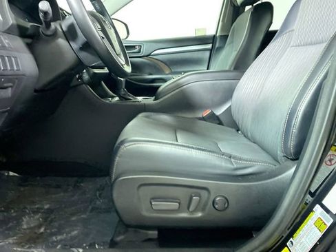 Used 2018 Toyota Highlander LE image 19