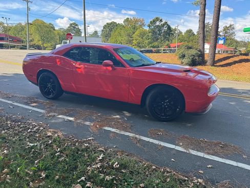 Used 2018 Dodge Challenger SXT w/ Blacktop Package image 4