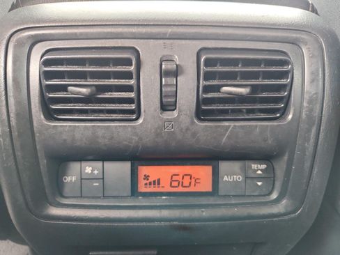 Used 2019 Nissan Pathfinder SV FWD image 12