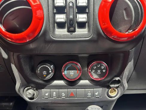 Used 2014 Jeep Wrangler Unlimited Sahara AWD/4WD image 17