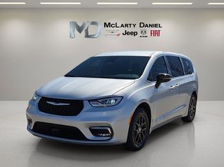 Used 2024 Chrysler Pacifica Touring-L video 2