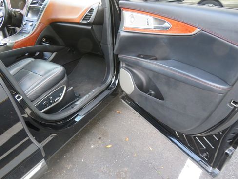 Used 2016 Lincoln MKX Black Label w/ Technology Package image 40