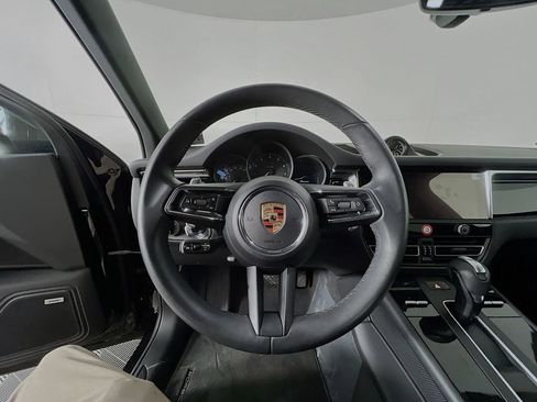 Certified 2025 Porsche Macan AWD/4WD image 12