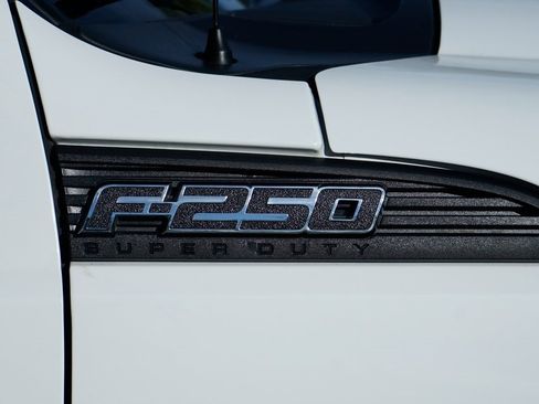 Used 2015 Ford F250 XL w/ Camper Package image 42