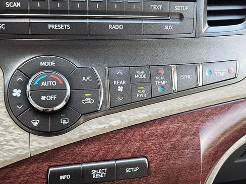 Used 2014 Toyota Sienna XLE FWD image 55