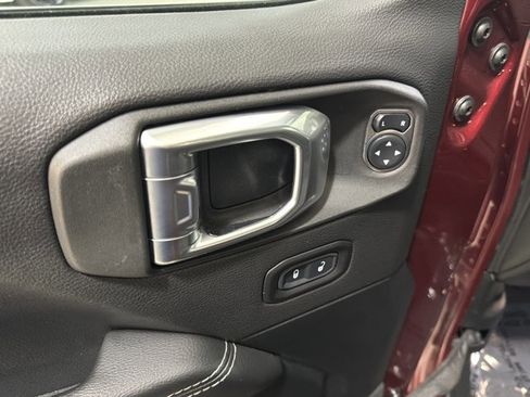 Used 2021 Jeep Gladiator Overland AWD/4WD image 18