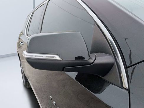 Used 2023 Chevrolet Traverse Premier image 11