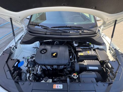 Used 2025 Kia Soul LX w/ LX Technology Package FWD image 30