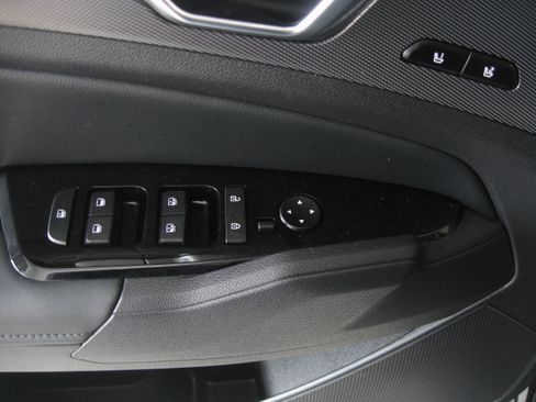 Used 2024 Kia Sportage SX Prestige image 11