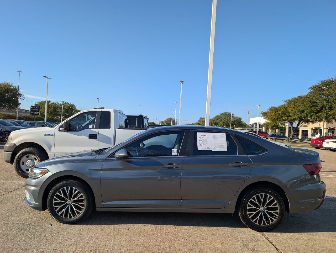 Used 2019 Volkswagen Jetta SE FWD image 3