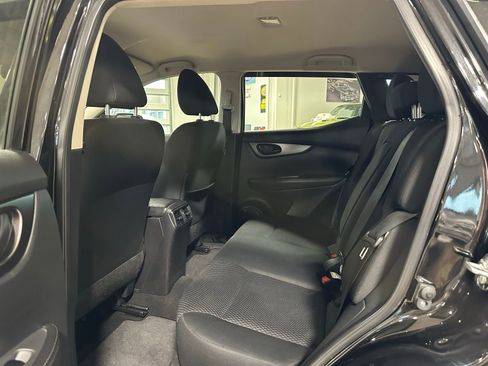 Used 2022 Nissan Rogue Sport S image 31