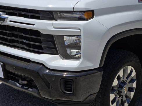 Used 2025 Chevrolet Silverado 2500 Custom w/ Custom Value Package AWD/4WD image 9
