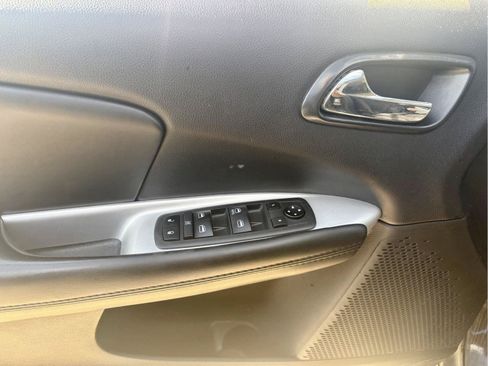 Used 2019 Dodge Journey SE w/ Connectivity Group FWD image 14