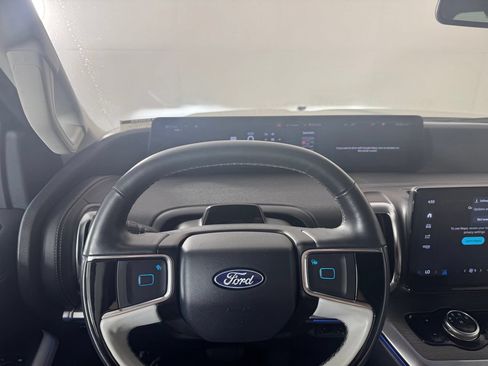 Used 2025 Ford Expedition Platinum w/ Driver's Package AWD/4WD image 15