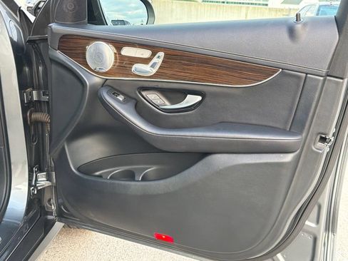 Used 2017 Mercedes-Benz GLC 300 4MATIC image 16