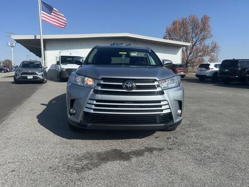 Used 2018 Toyota Highlander XLE image 4