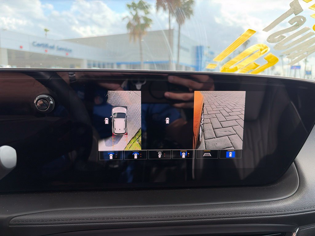 Used 2025 Buick Encore GX Avenir w/ Avenir Technology Package FWD image 14