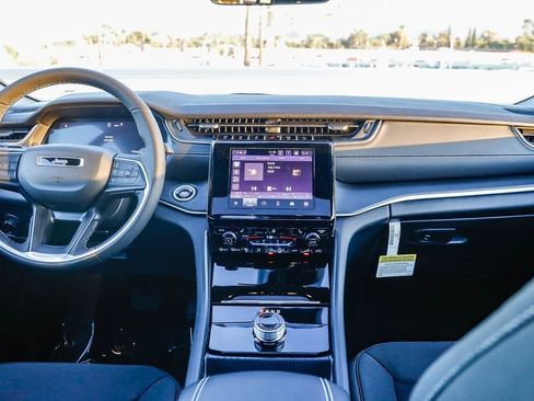 New 2025 Jeep Grand Cherokee Laredo X w/ Luxury Tech Group I image 13