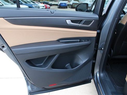 Certified 2025 Volkswagen Atlas Cross Sport SEL R-Line image 35