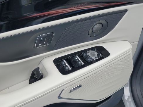 New 2026 Lincoln Nautilus Reserve image 9