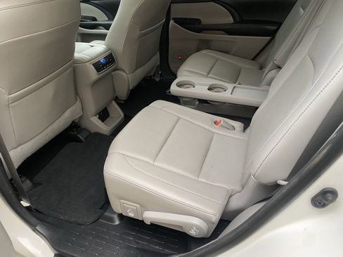 Used 2015 Toyota Highlander Limited Platinum image 10