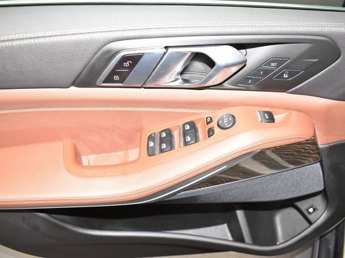 Certified 2022 BMW X5 xDrive45e w/ Premium Package image 11