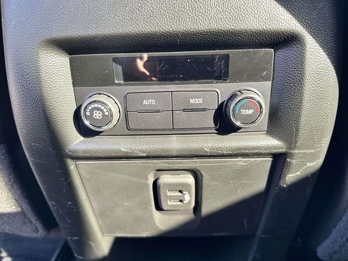 Used 2023 Chevrolet Traverse LT FWD image 13