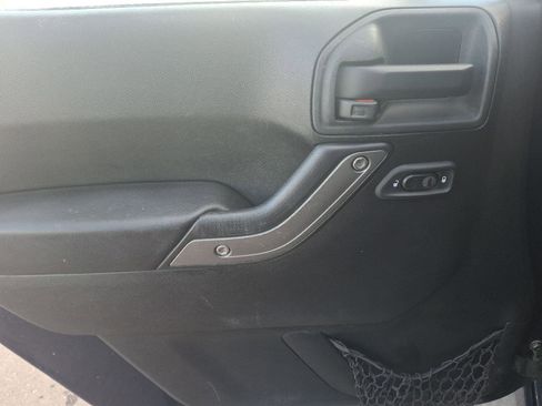 Used 2013 Jeep Wrangler Unlimited Sport image 11