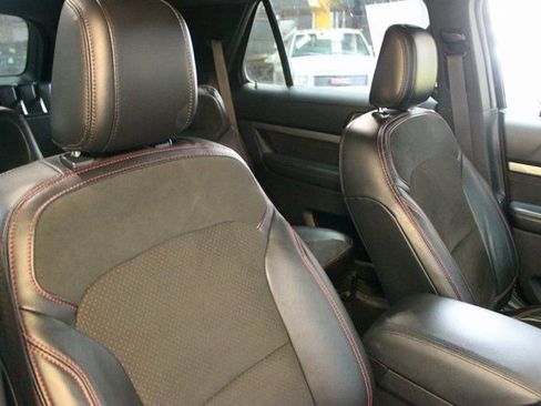 Used 2019 Ford Explorer XLT w/ XLT Sport Appearance Package image 11