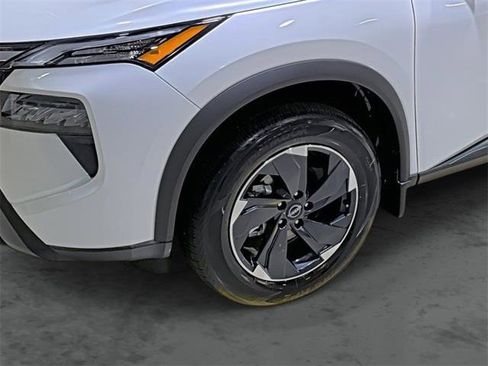 Used 2026 Nissan Rogue SV AWD/4WD image 7