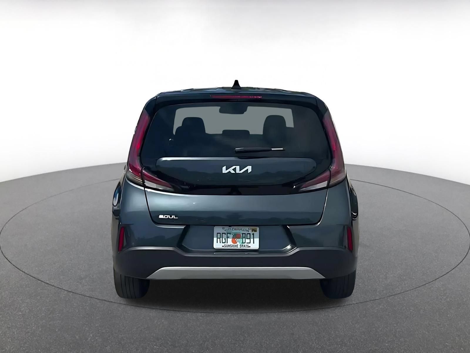 Used 2025 Kia Soul LX w/ LX Technology Package FWD image 12