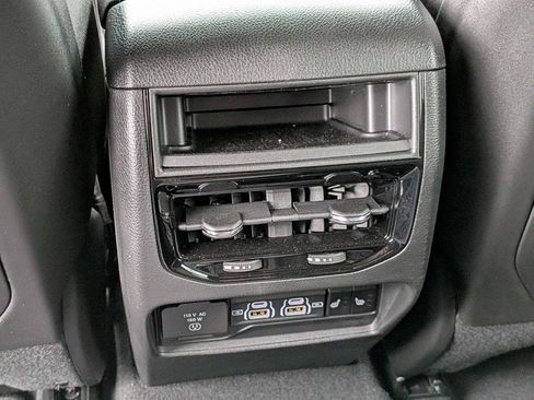 Certified 2025 Jeep Grand Cherokee Limited w/ Black Appearance Package AWD/4WD image 24