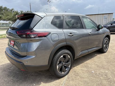 Used 2025 Nissan Rogue SV AWD/4WD image 5