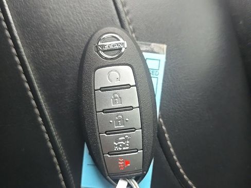 Used 2018 Nissan Rogue SV w/ Premium Package image 40