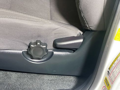 Used 2017 Toyota Tacoma TRD Sport image 15