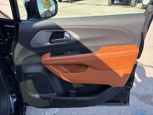 New 2026 Chrysler Pacifica Pinnacle image 57